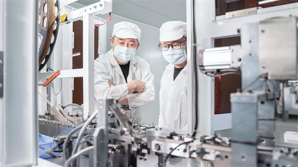 OPPO IoT高管親臨工廠把關首款智能牙刷 傾力打造高潔凈、智能化的出眾產品